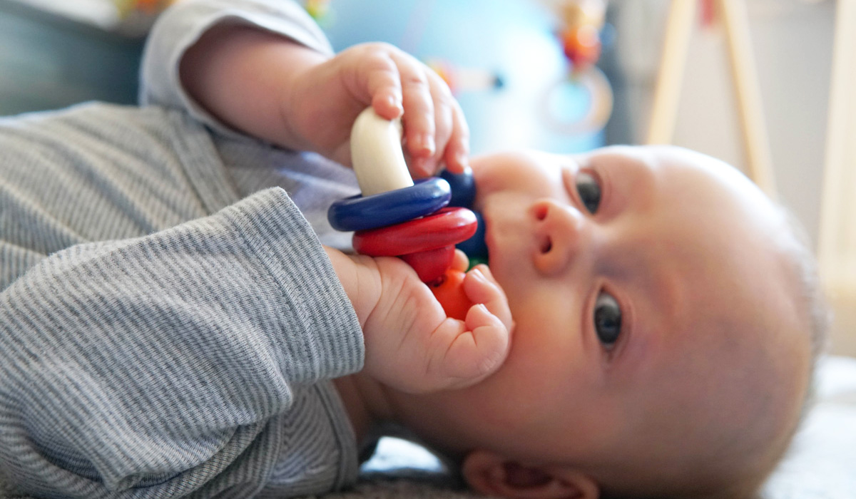 How do you clean wooden toys properly? When do babies start doing what? Advice