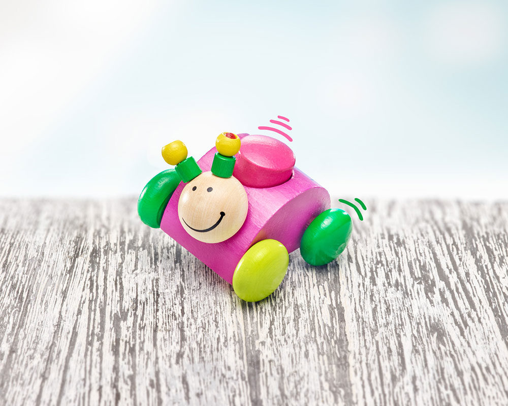 wooden roller grabbing toy beetle squeak