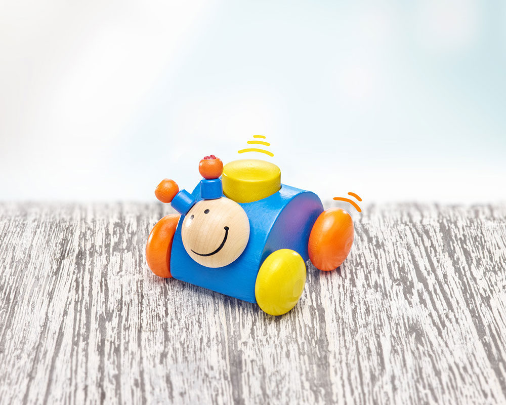 wooden roller grabbing toy beetle squeak