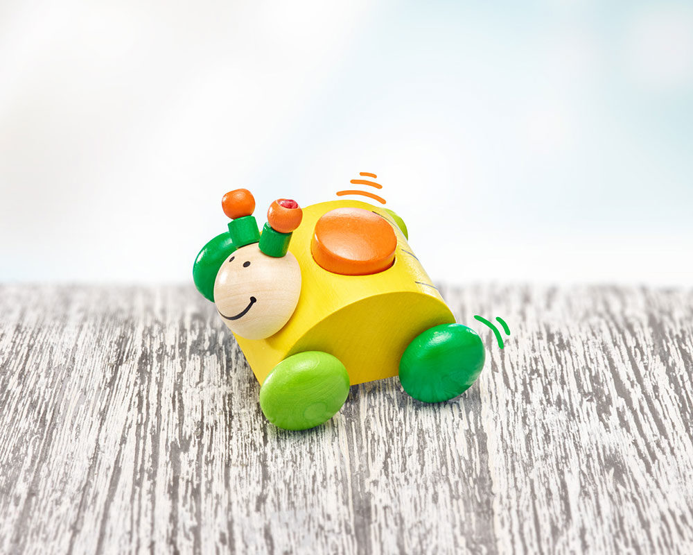 wooden roller grabbing toy beetle squeak