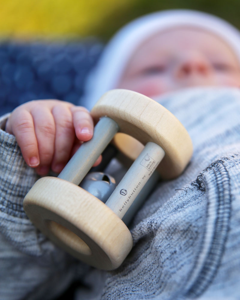 Baby with bellybutton little clouds roller wooden toy by Selecta