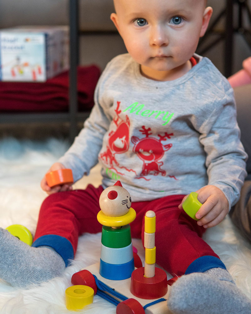 Child with filino wooden toy by Selecta