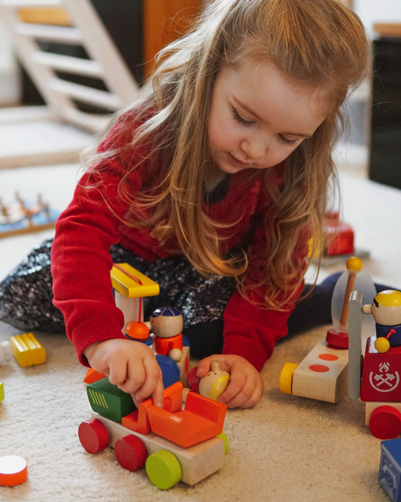 Child with klettini farm wooden toy by Selecta