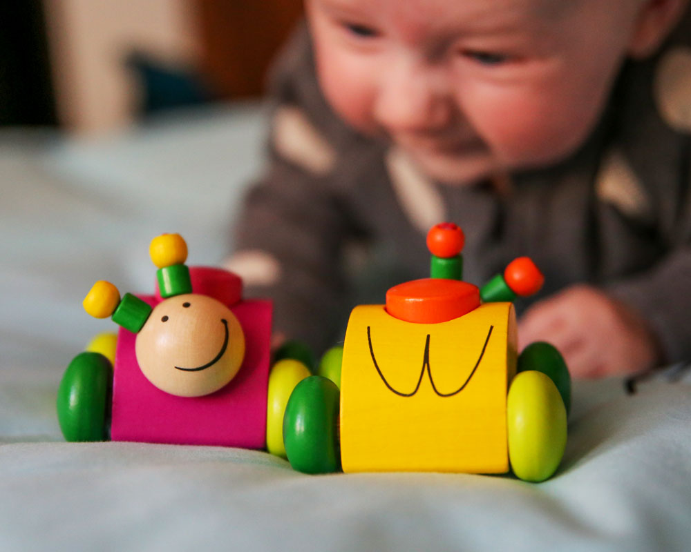 Baby with Rollina wooden toy by Selecta