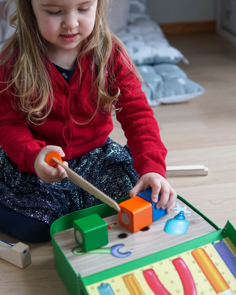 Child with tool box wooden toy by Selecta